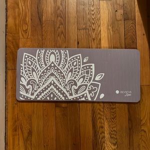 Apana Luxe Yoga Knee Mat